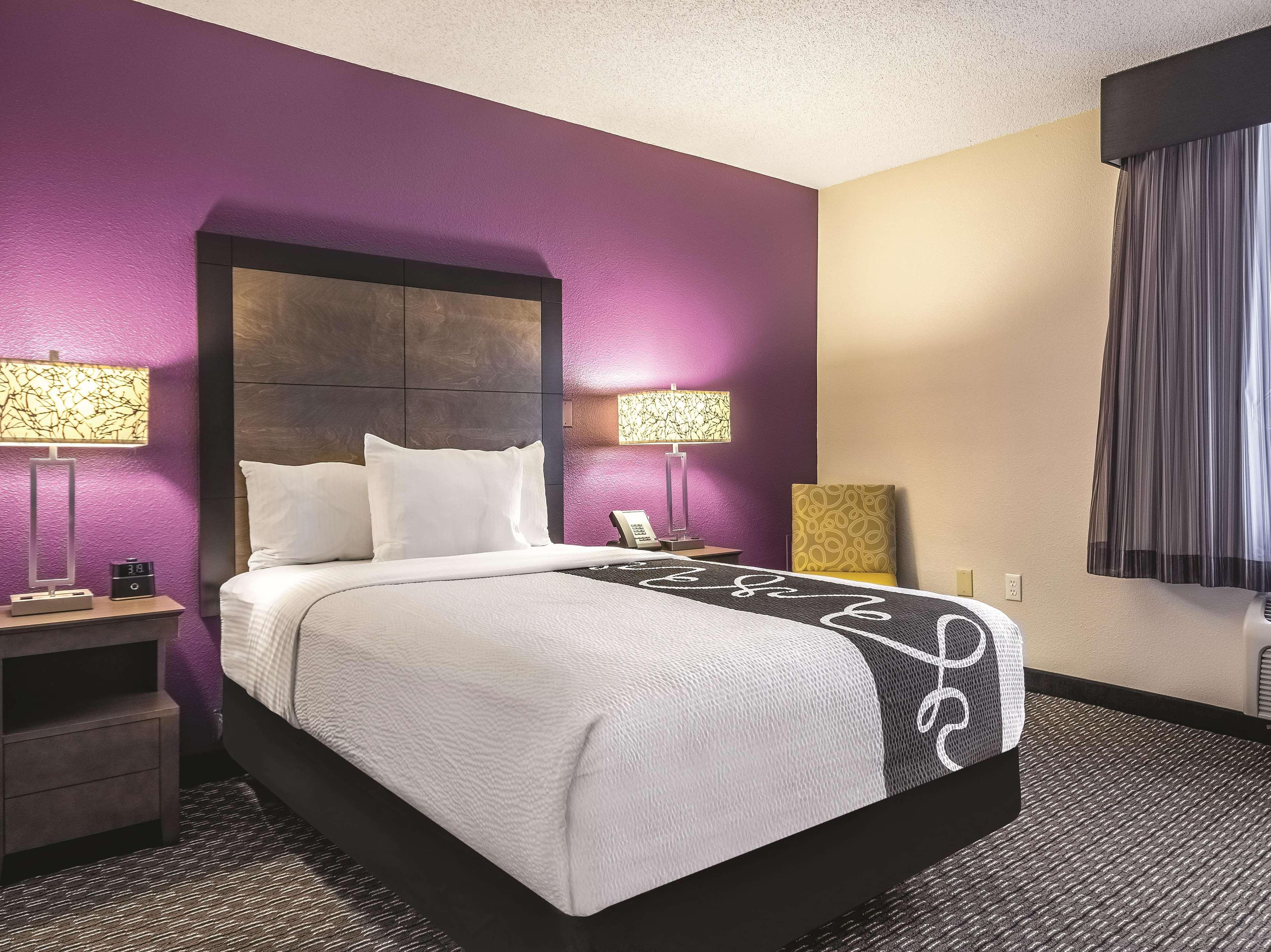 Отель La Quinta By Wyndham Hartford Bradley Airport Виндзор Локс Экстерьер фото