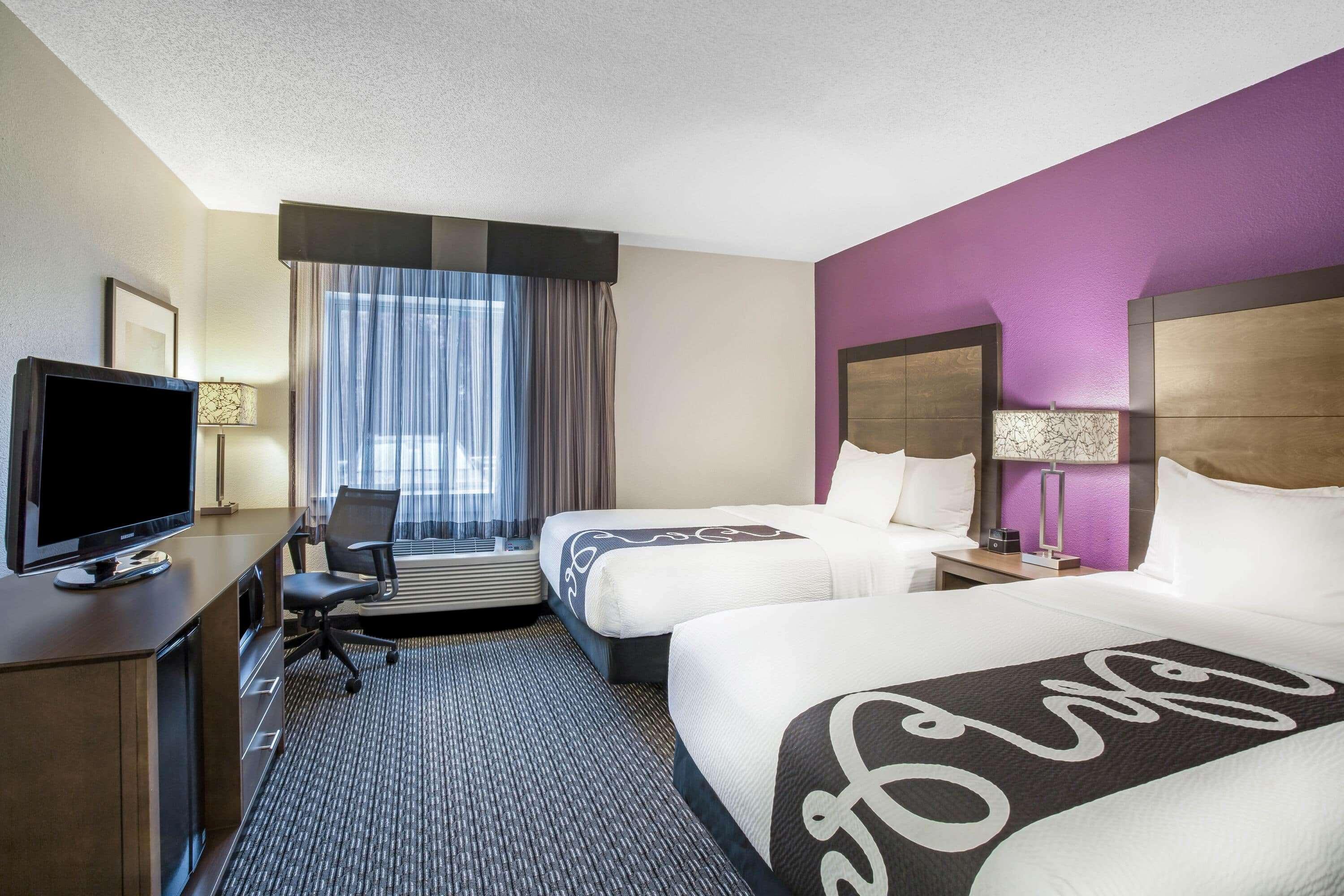 Отель La Quinta By Wyndham Hartford Bradley Airport Виндзор Локс Экстерьер фото