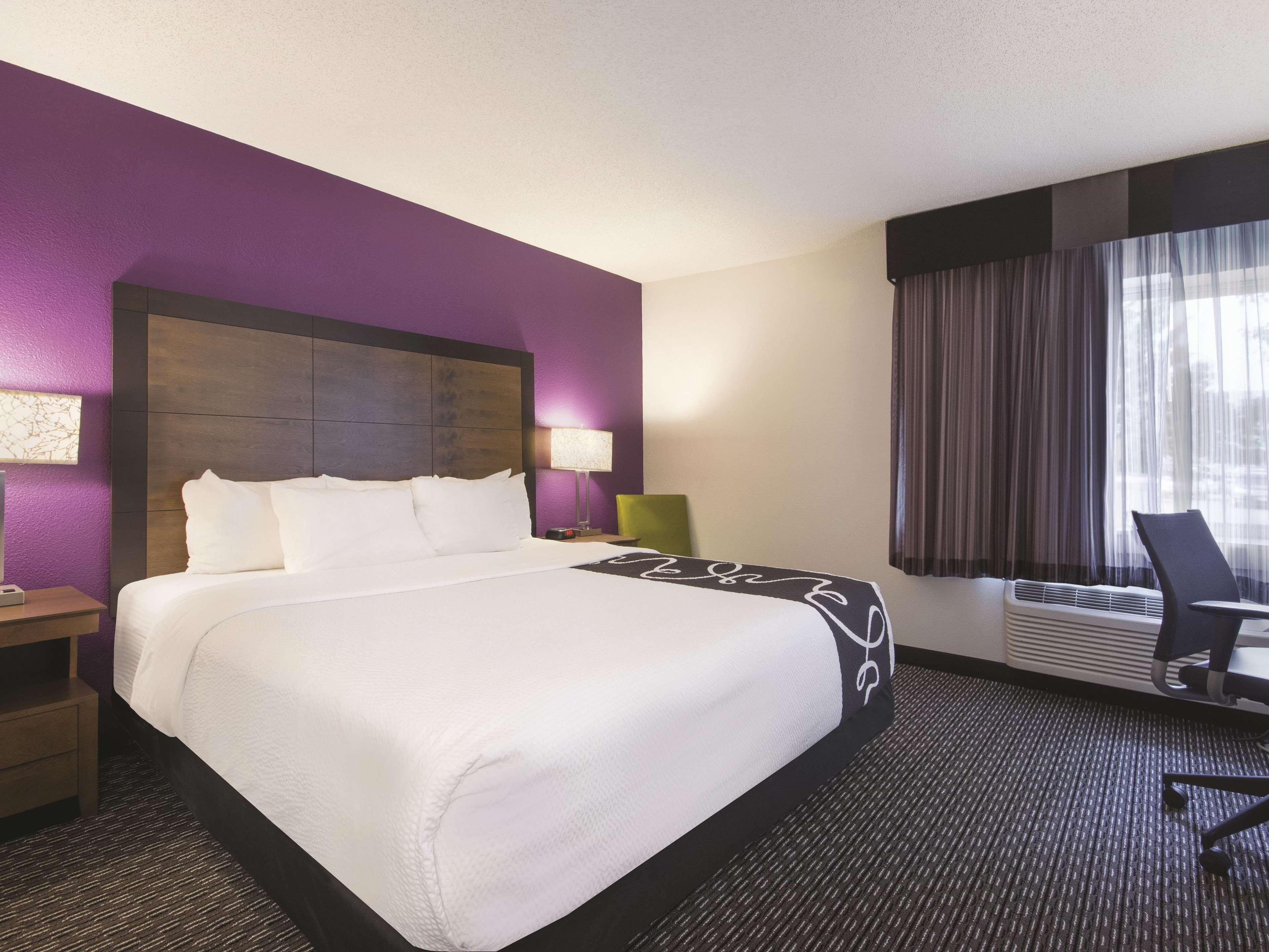Отель La Quinta By Wyndham Hartford Bradley Airport Виндзор Локс Экстерьер фото