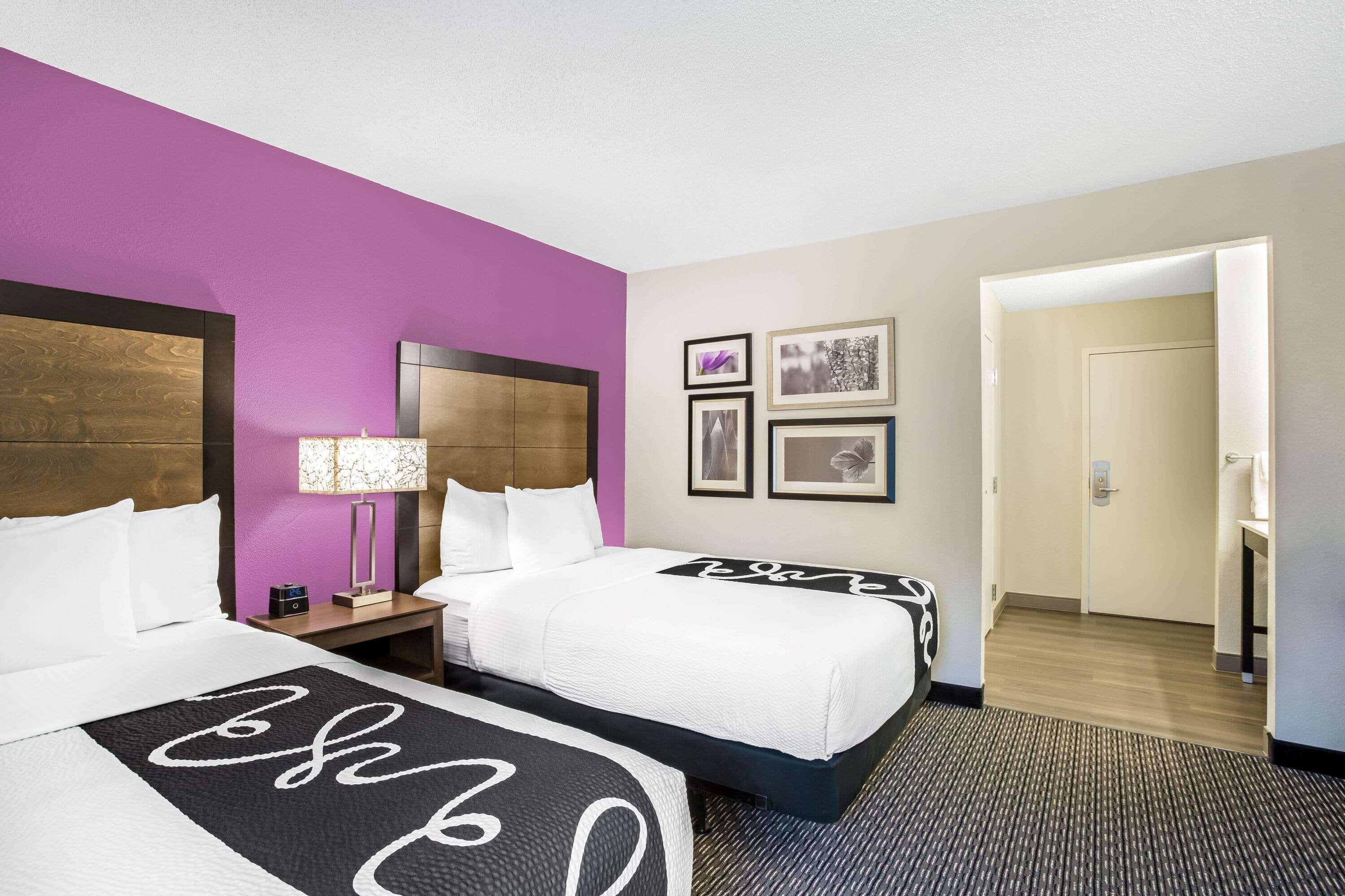 Отель La Quinta By Wyndham Hartford Bradley Airport Виндзор Локс Экстерьер фото