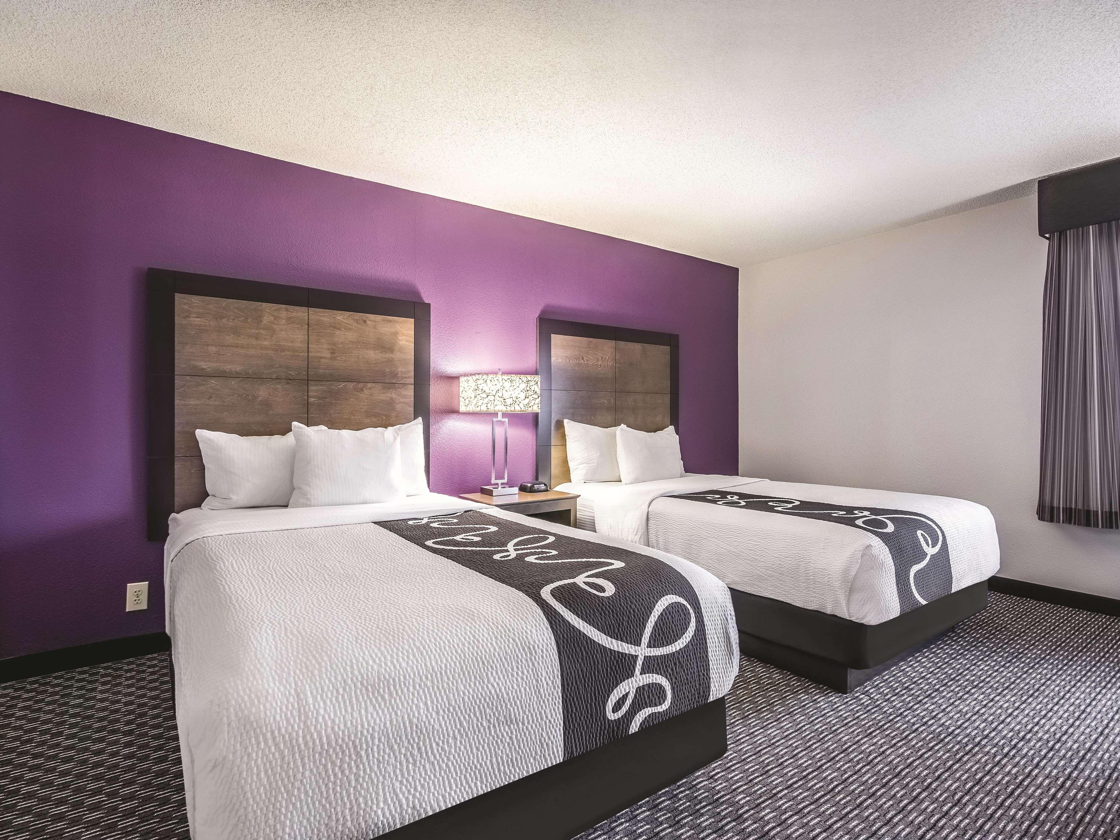 Отель La Quinta By Wyndham Hartford Bradley Airport Виндзор Локс Экстерьер фото