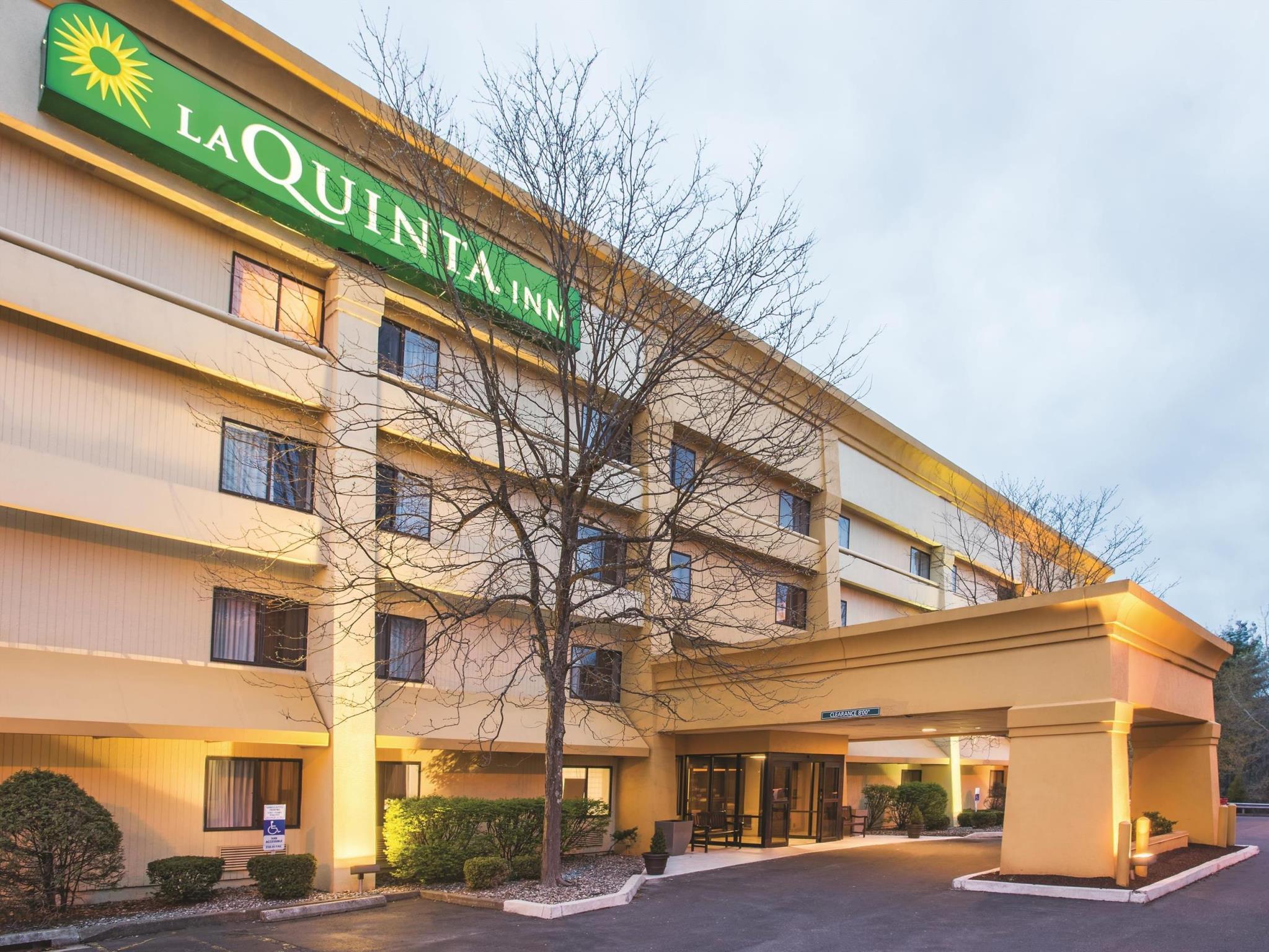 Отель La Quinta By Wyndham Hartford Bradley Airport Виндзор Локс Экстерьер фото