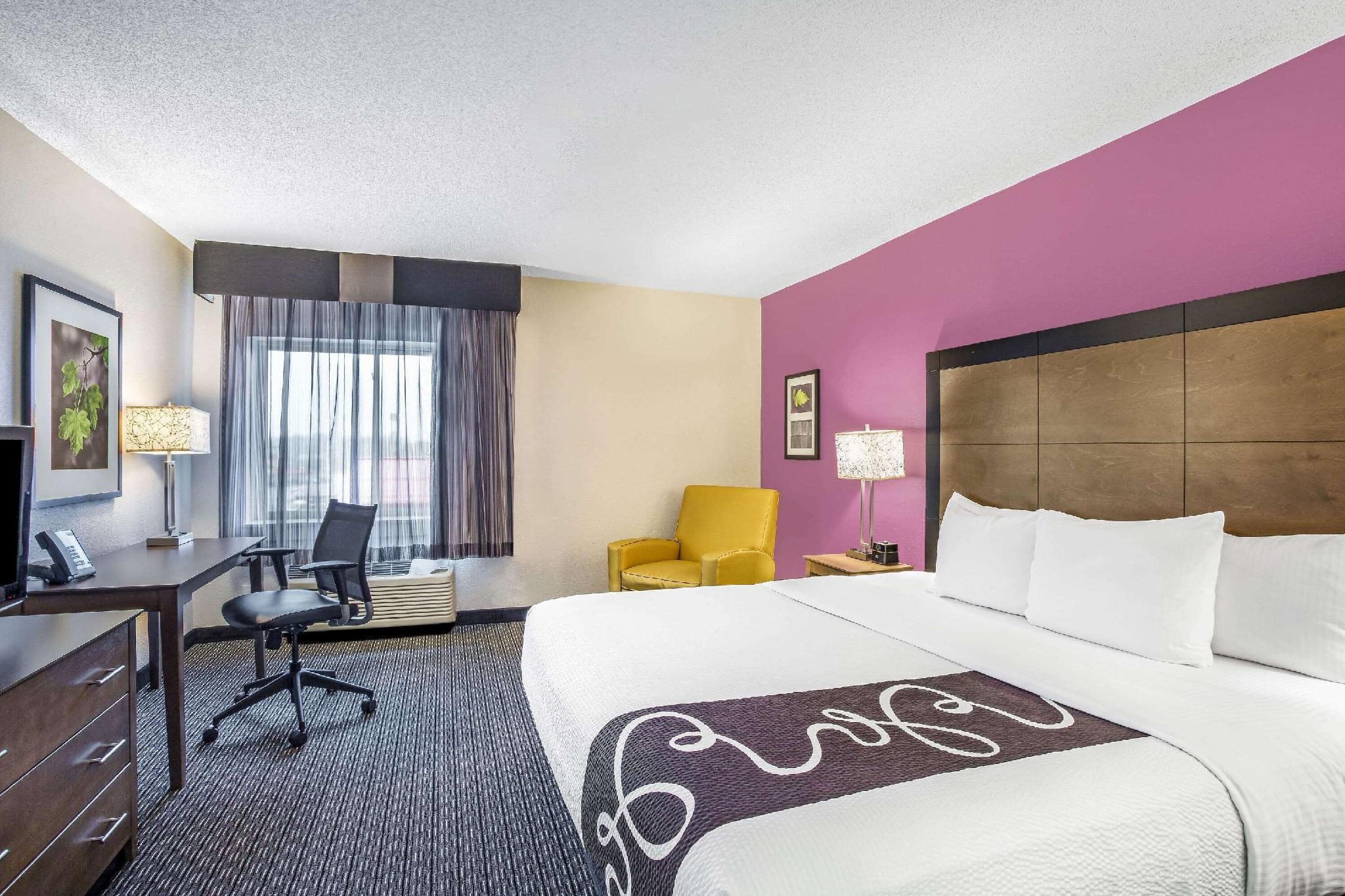 Отель La Quinta By Wyndham Hartford Bradley Airport Виндзор Локс Экстерьер фото