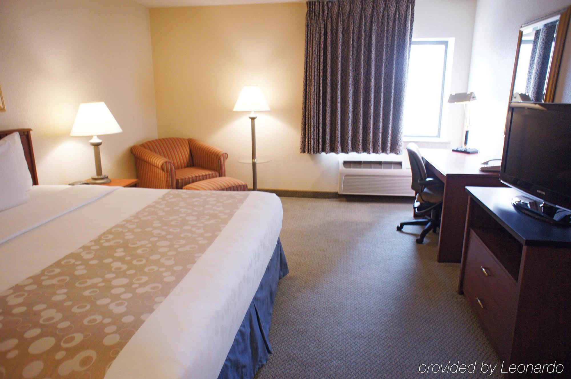 Отель La Quinta By Wyndham Hartford Bradley Airport Виндзор Локс Экстерьер фото