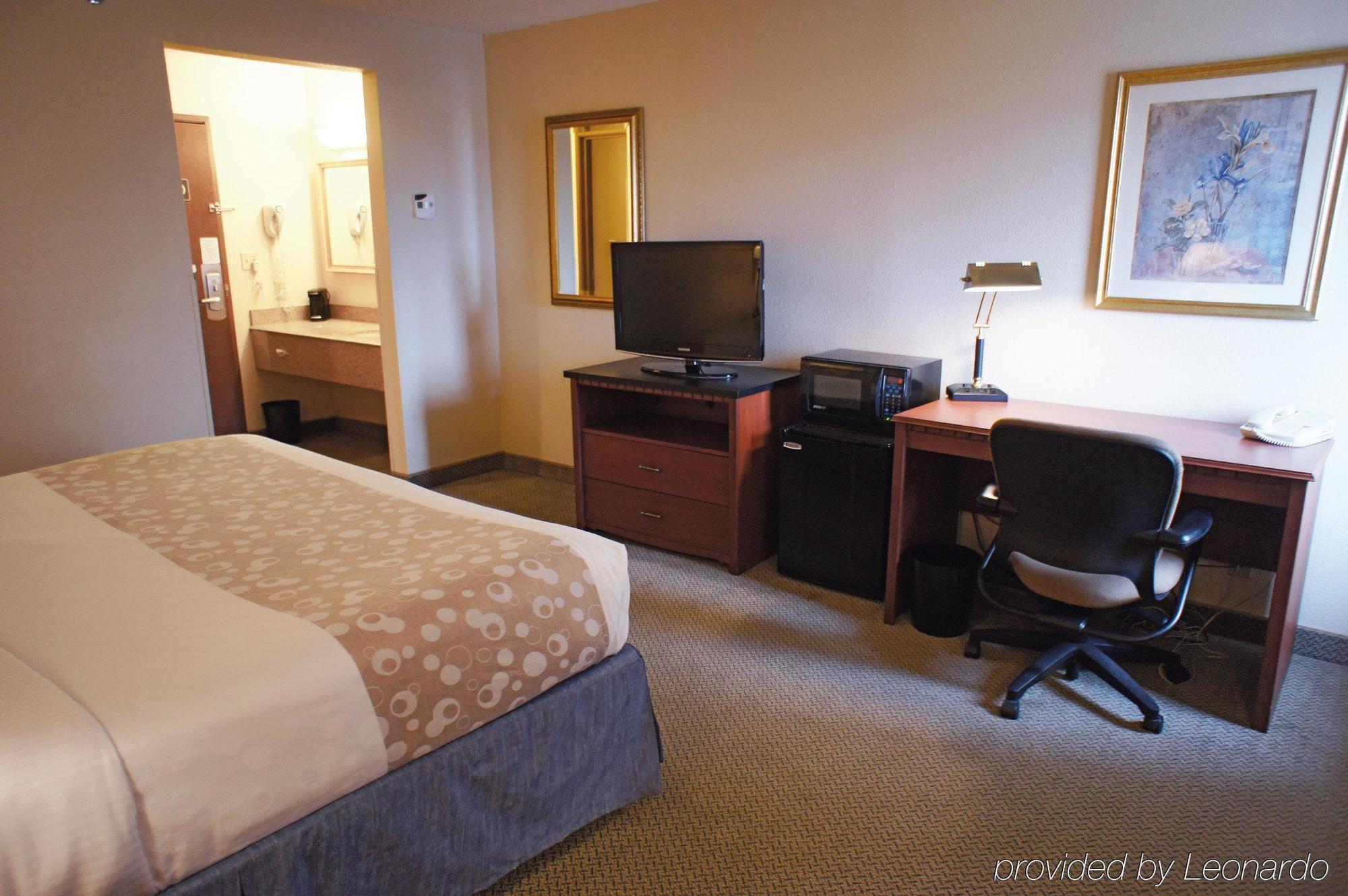 Отель La Quinta By Wyndham Hartford Bradley Airport Виндзор Локс Экстерьер фото