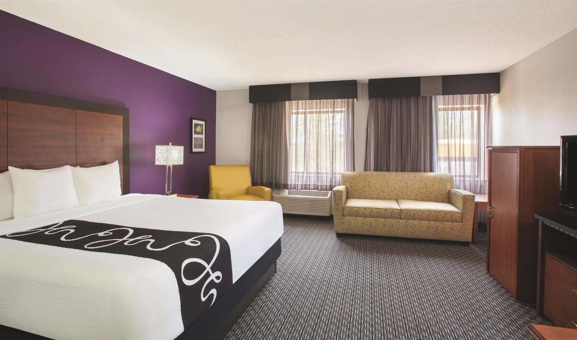 Отель La Quinta By Wyndham Hartford Bradley Airport Виндзор Локс Экстерьер фото