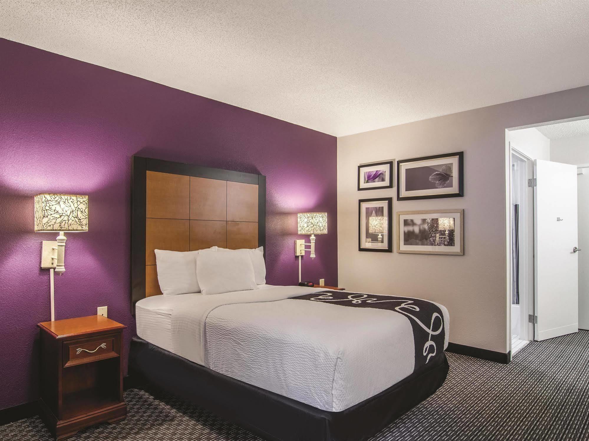 Отель La Quinta By Wyndham Hartford Bradley Airport Виндзор Локс Экстерьер фото