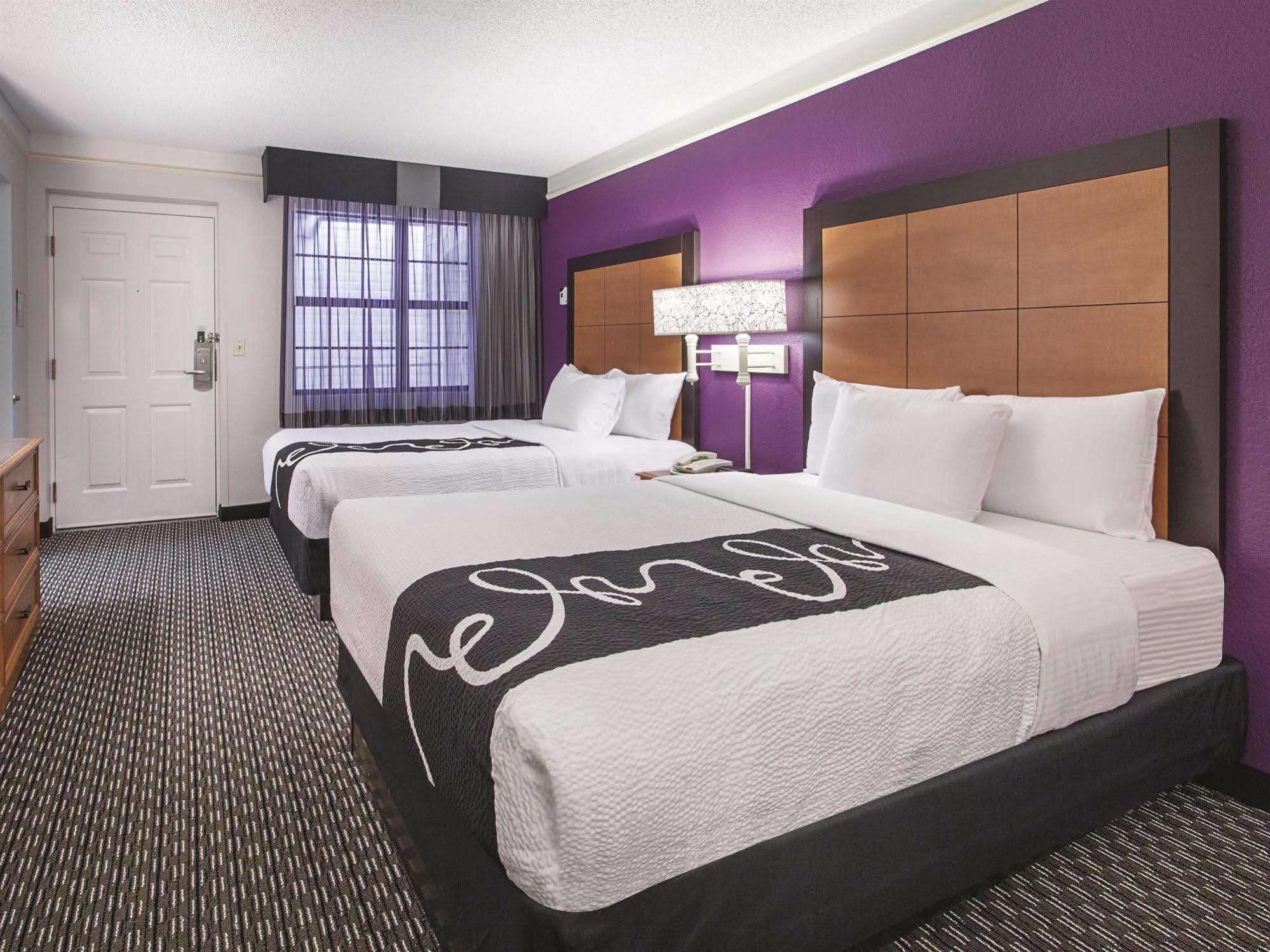 Отель La Quinta By Wyndham Hartford Bradley Airport Виндзор Локс Экстерьер фото