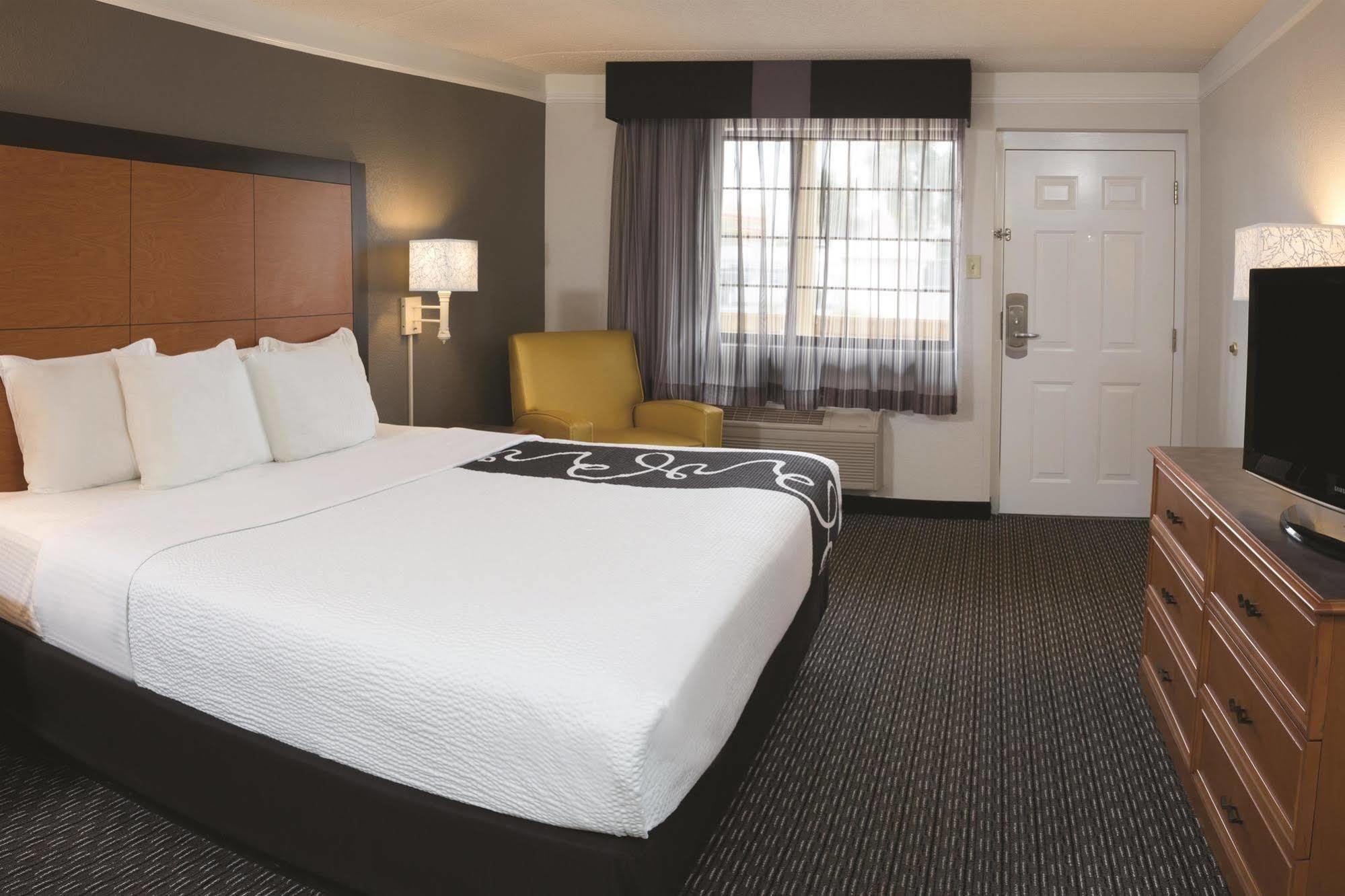 Отель La Quinta By Wyndham Hartford Bradley Airport Виндзор Локс Экстерьер фото